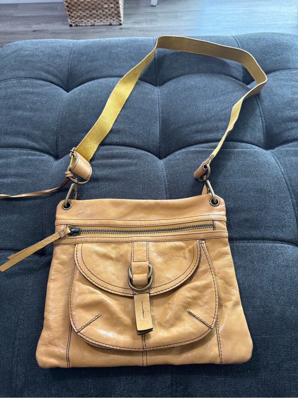 Vtg Fossil mustard colored cross body